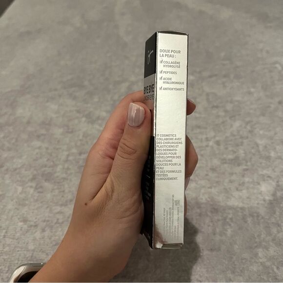 It Cosmetics Bye Bye Under Eye Concealer - 40.5 Deep Cool Undertones - Picture 4 of 7